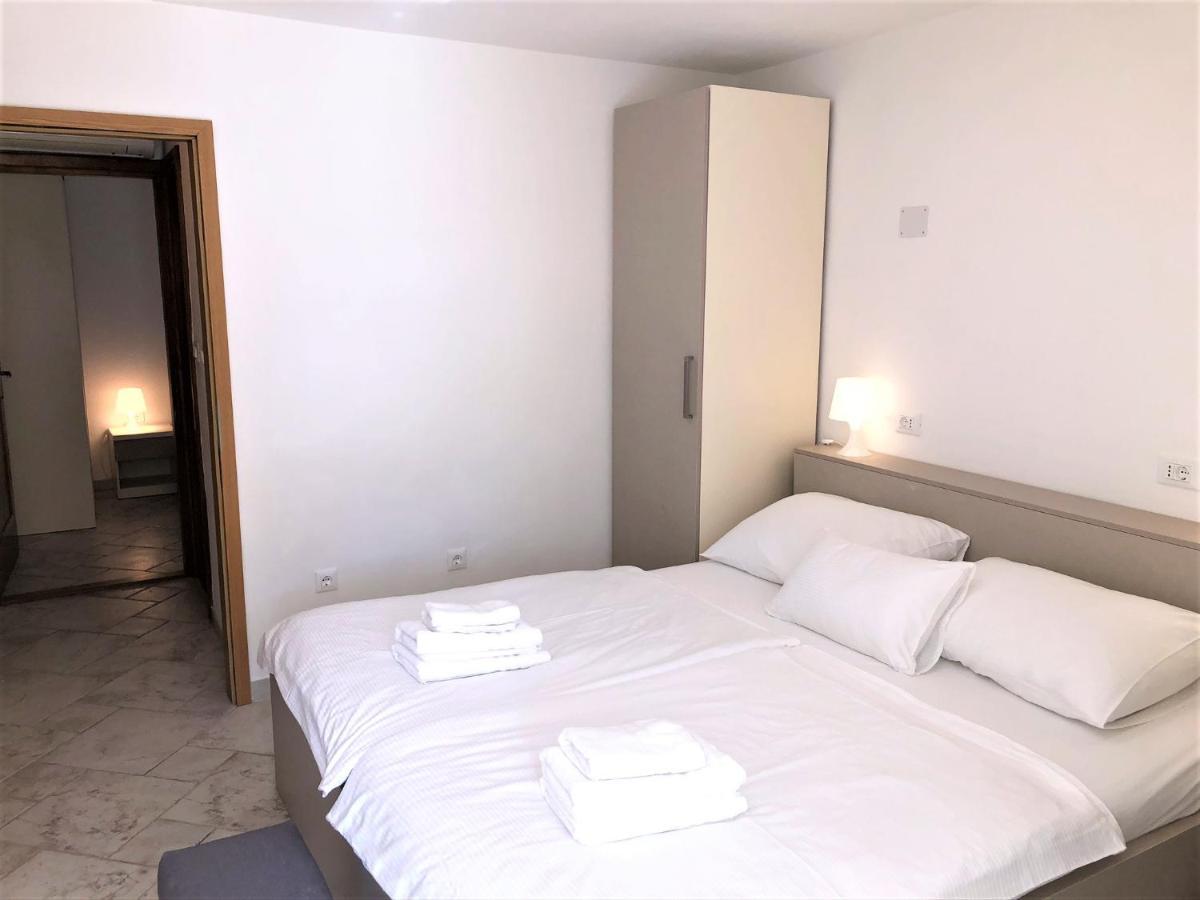 Apartments Trlika Kampor Luaran gambar