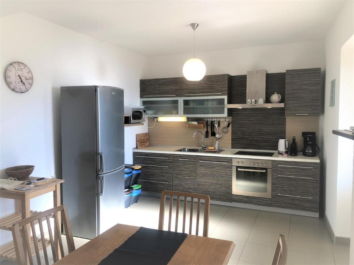 Apartments Trlika Kampor Luaran gambar