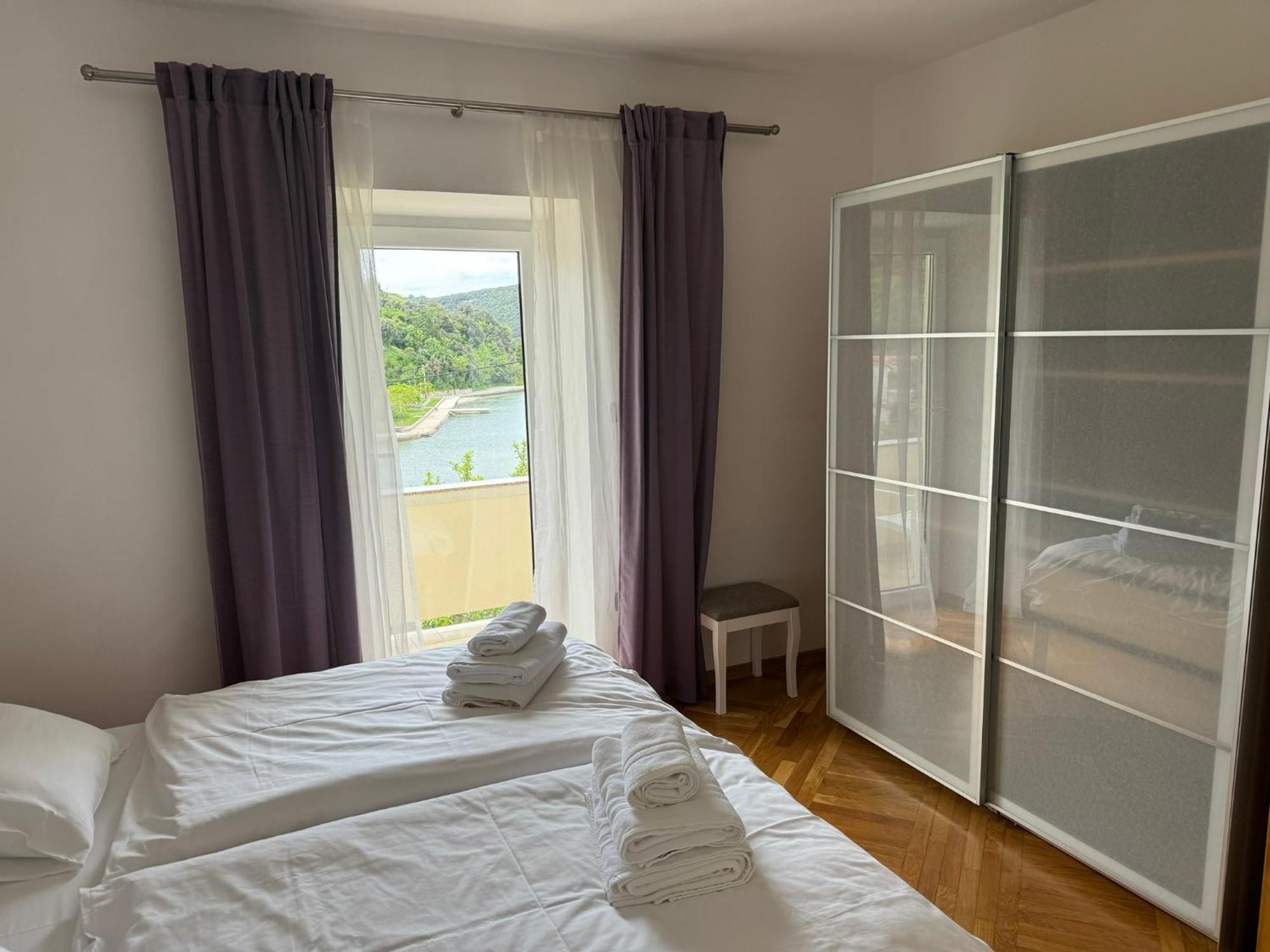 Apartments Trlika Kampor Luaran gambar